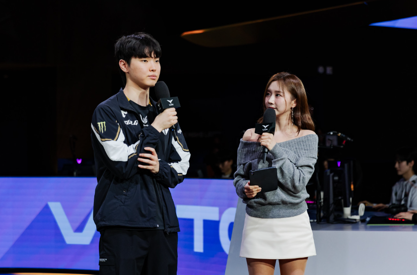 FNC碾压KT，Chovy线上压制力十足峡谷大战全球总决赛，让粉丝疯狂欢呼