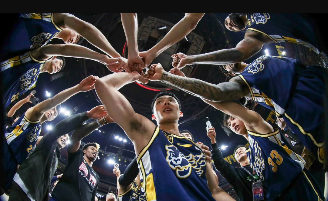 深圳队鏖战凯尔特人，胡金秋统治全场的简单介绍