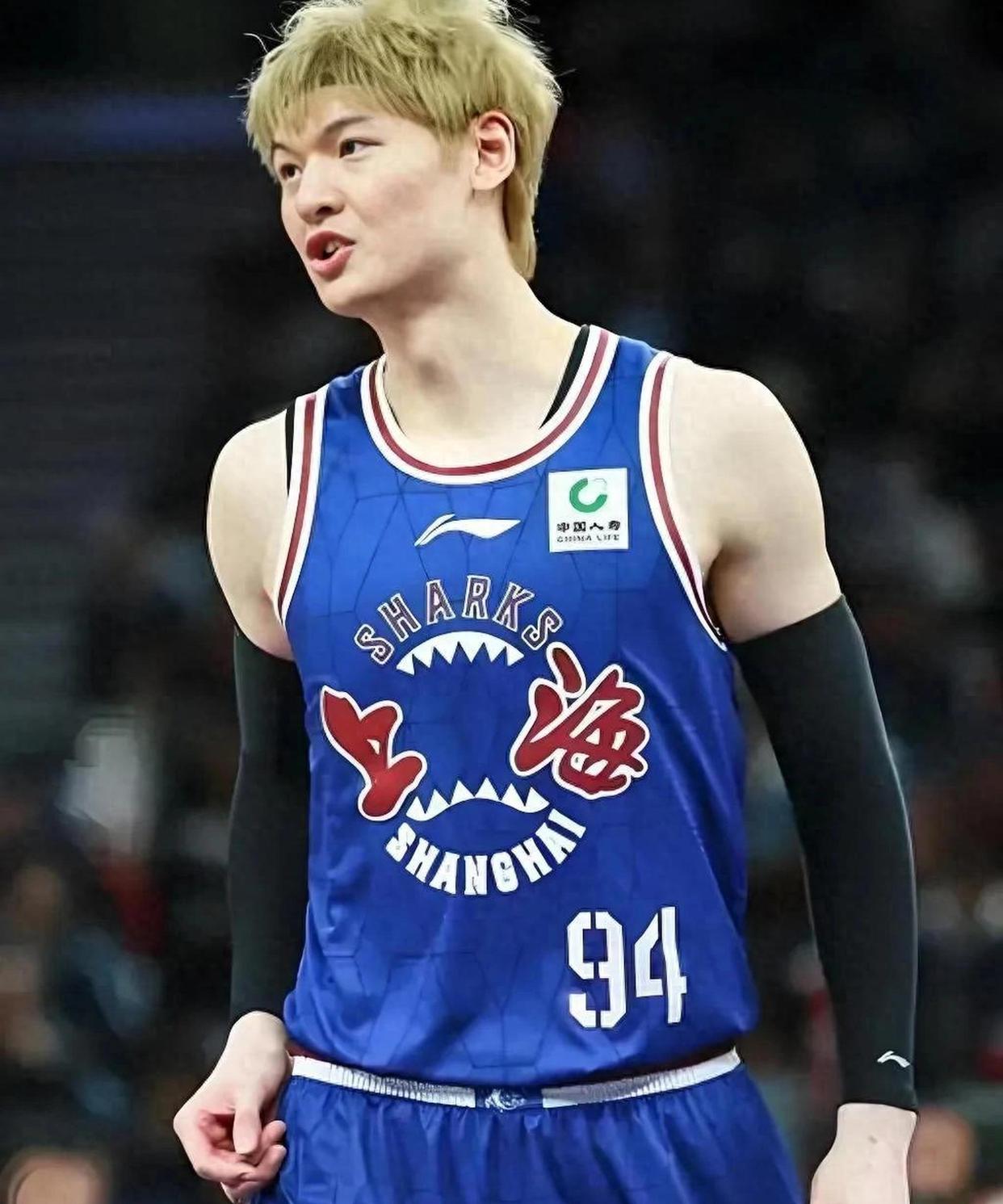 76人翻盘福建队,王哲林刷新纪录 76人翻盘福建队,王哲林刷新纪录