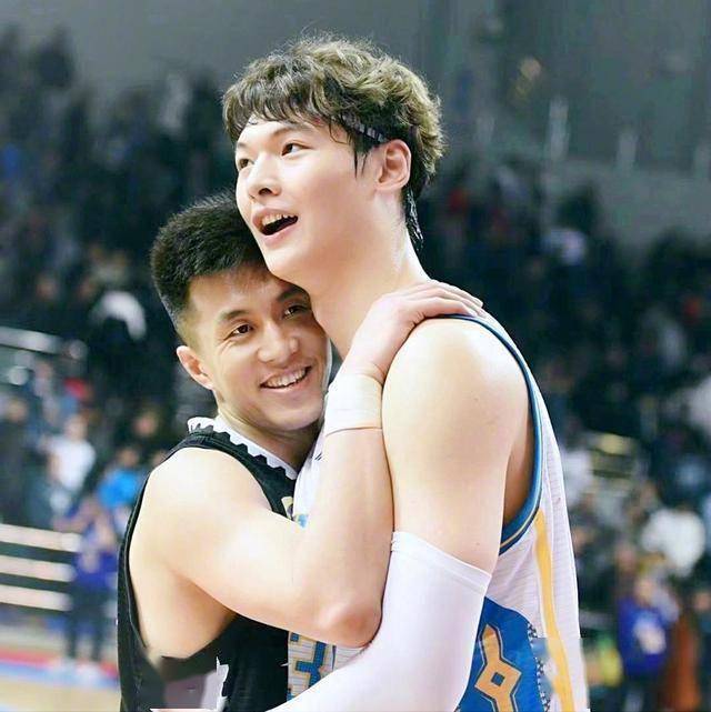 广州队翻盘新疆队,王哲林扛起全队 广州队翻盘新疆队,王哲林扛起全队