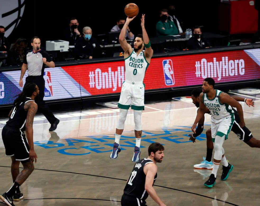 深圳队碾压辽宁队，塔图姆高光表现