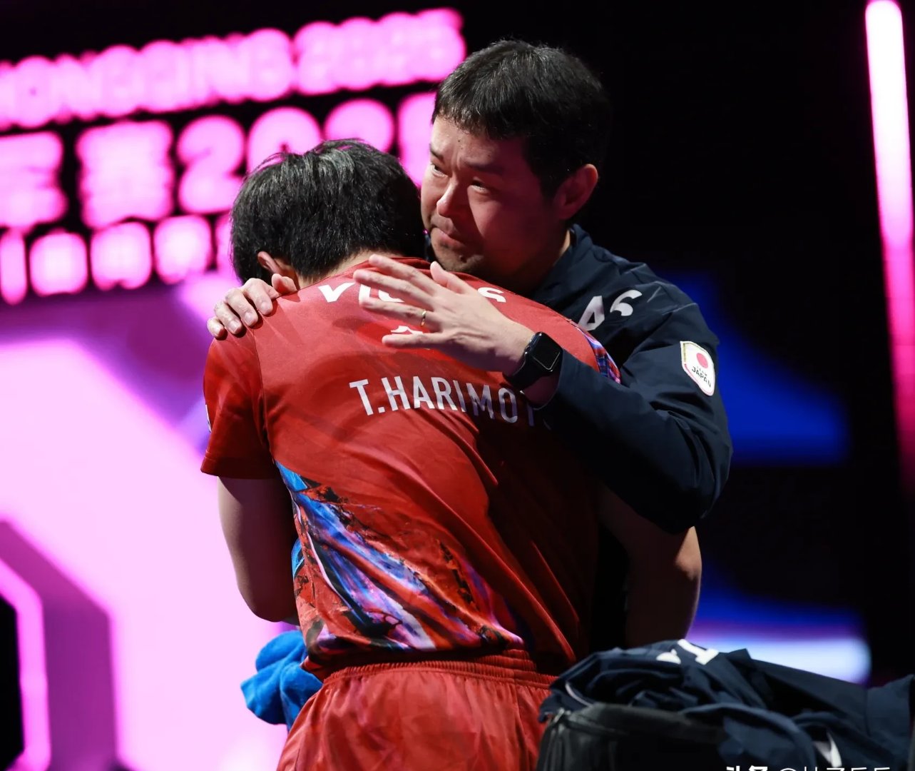 法国队力克日本队,张本智和扛起全队 法国队力克日本队,张本智和扛起全队