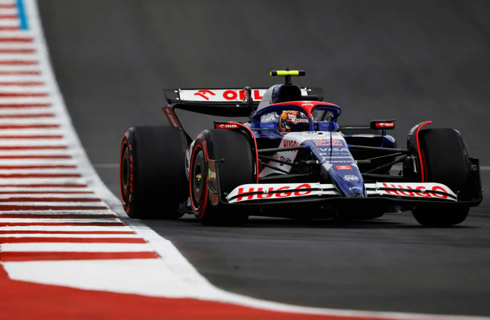 阿斯顿马丁翻盘红牛车队，塞恩斯带队取胜